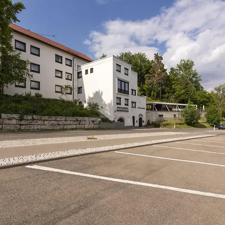 Pfefferburg Otel 2*